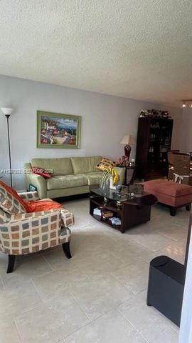 100 Lakeview Dr 103, Weston, FL 33326