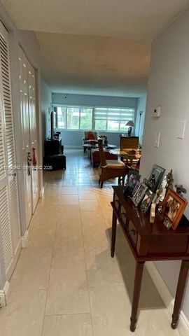 100 Lakeview Dr 103, Weston, FL 33326
