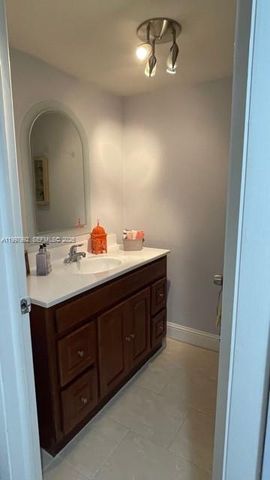 100 Lakeview Dr 103, Weston, FL 33326