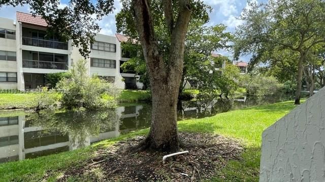 100 Lakeview Dr 103, Weston, FL 33326
