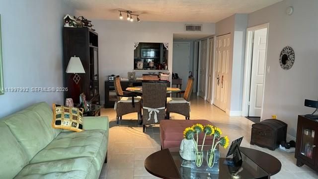 100 Lakeview Dr 103, Weston, FL 33326