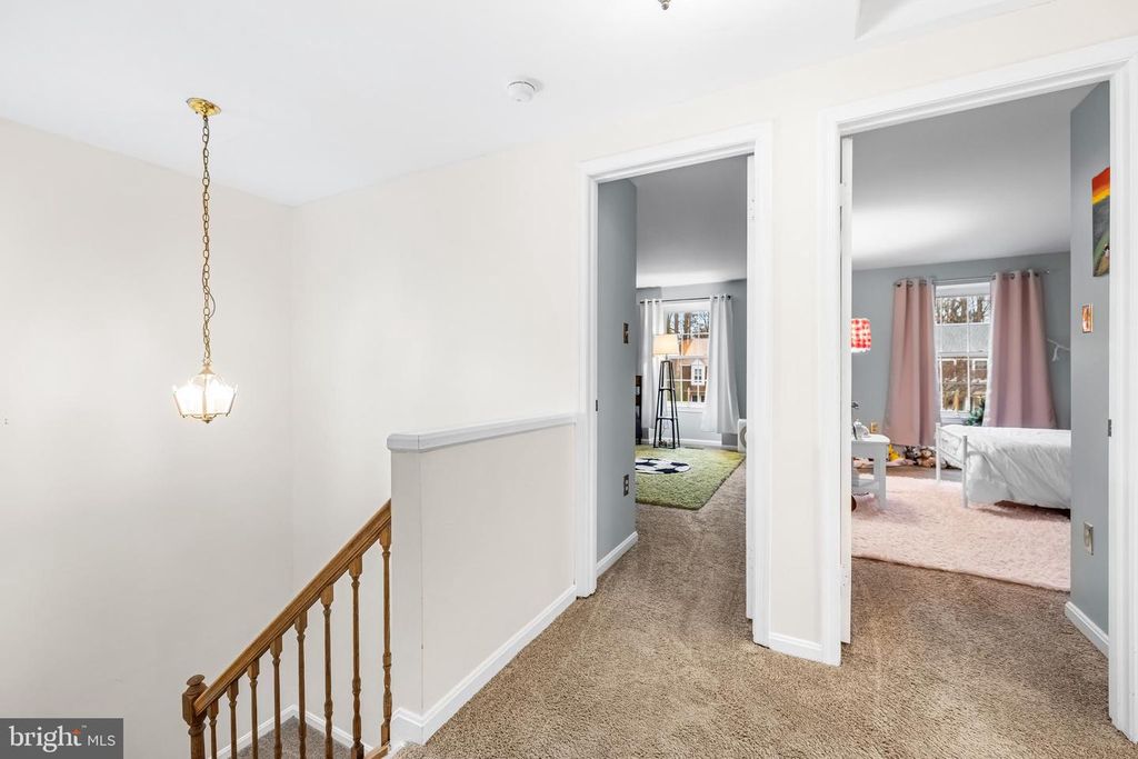 Image 5 of property listing at 28 BATTERSEA BRIDGE CT, Lutherville Timonium, MD 21093