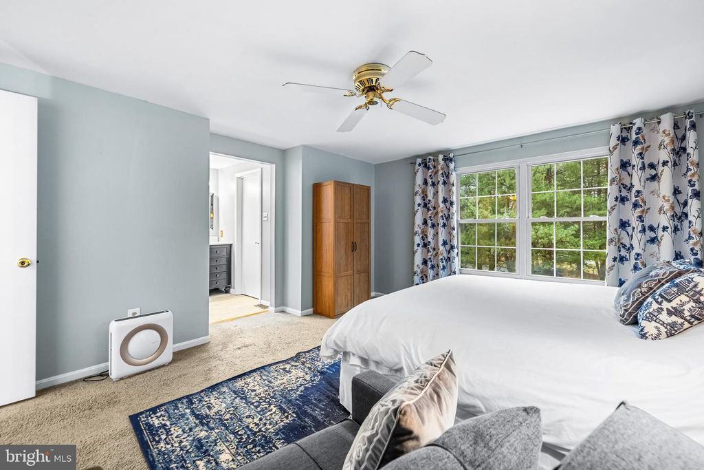 Image 8 of property listing at 28 BATTERSEA BRIDGE CT, Lutherville Timonium, MD 21093