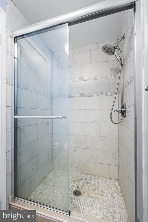 Image 10 of property listing at 28 BATTERSEA BRIDGE CT, Lutherville Timonium, MD 21093