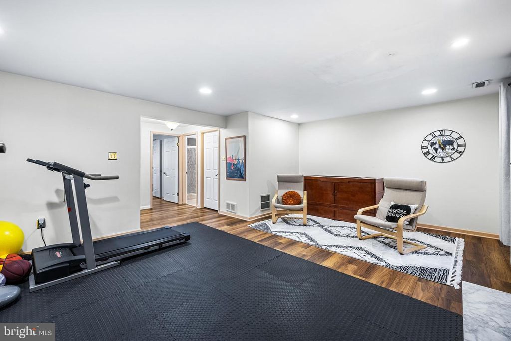 Image 15 of property listing at 28 BATTERSEA BRIDGE CT, Lutherville Timonium, MD 21093