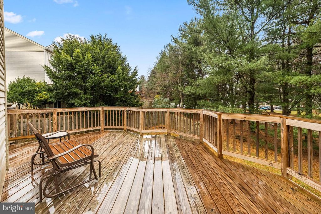 Image 17 of property listing at 28 BATTERSEA BRIDGE CT, Lutherville Timonium, MD 21093