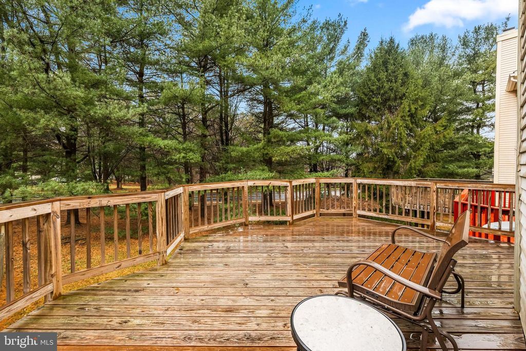 Image 18 of property listing at 28 BATTERSEA BRIDGE CT, Lutherville Timonium, MD 21093