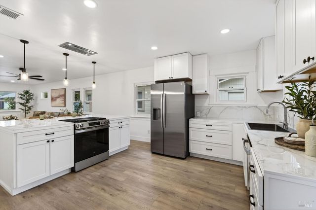 648 Pine St, Santa Rosa, CA 95404