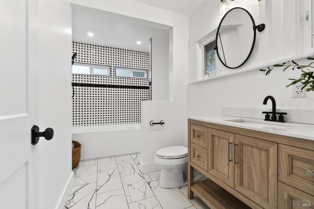 648 Pine St, Santa Rosa, CA 95404