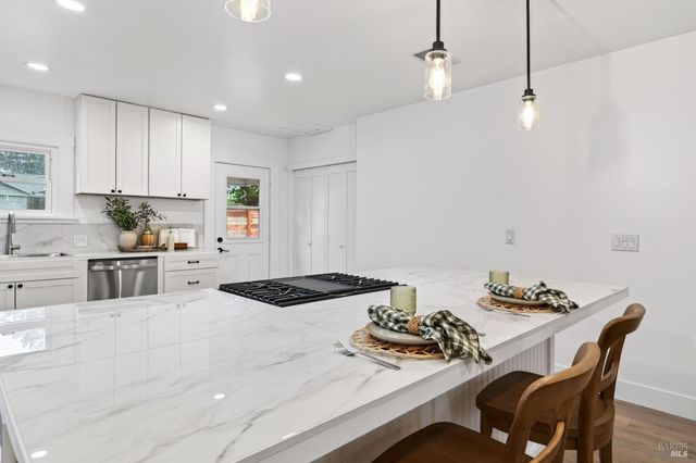 648 Pine St, Santa Rosa, CA 95404