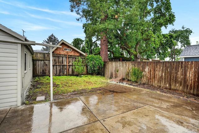 648 Pine St, Santa Rosa, CA 95404