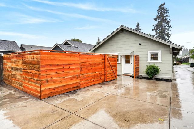 648 Pine St, Santa Rosa, CA 95404