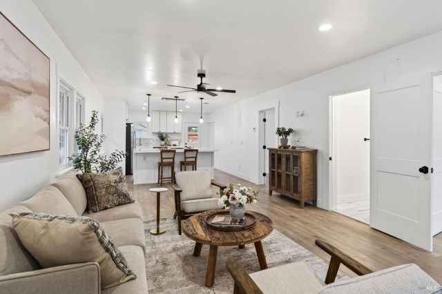 648 Pine St, Santa Rosa, CA 95404