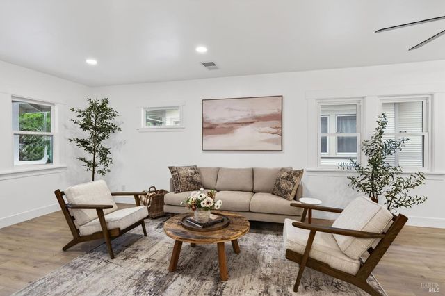 648 Pine St, Santa Rosa, CA 95404