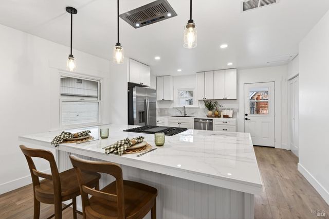 648 Pine St, Santa Rosa, CA 95404