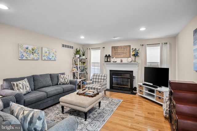 4 CLIFFORD LN, Marlton, NJ 08053