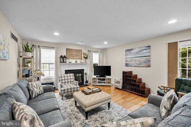 4 CLIFFORD LN, Marlton, NJ 08053