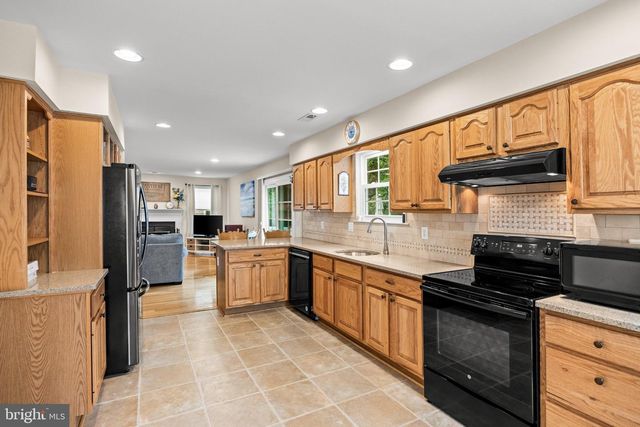 4 CLIFFORD LN, Marlton, NJ 08053