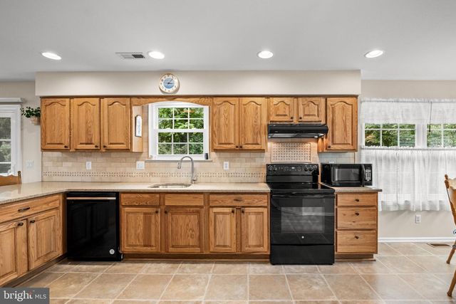 4 CLIFFORD LN, Marlton, NJ 08053