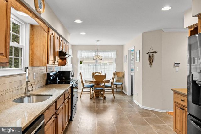 4 CLIFFORD LN, Marlton, NJ 08053