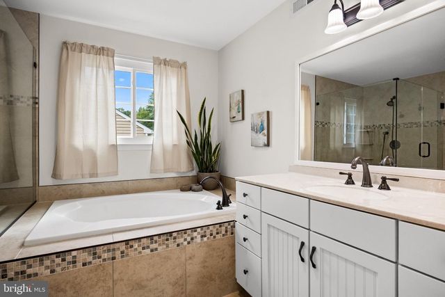 4 CLIFFORD LN, Marlton, NJ 08053