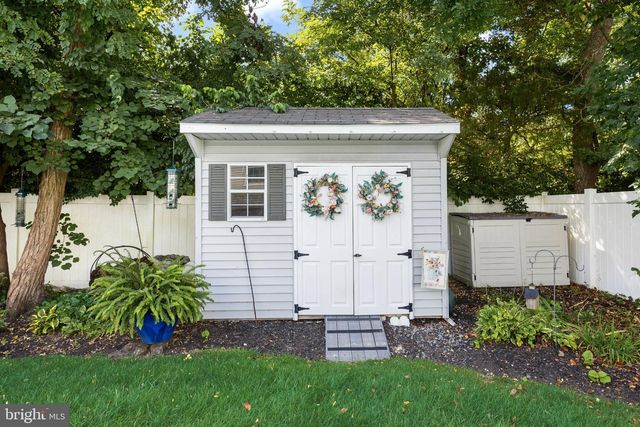 4 CLIFFORD LN, Marlton, NJ 08053