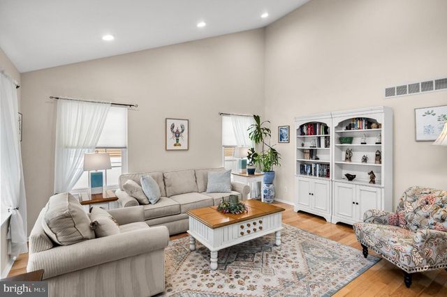 4 CLIFFORD LN, Marlton, NJ 08053