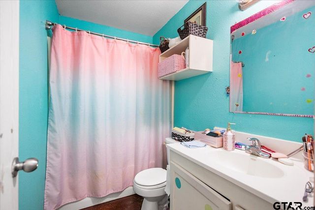 15389 Oaks West Dr, Tyler, TX 75704