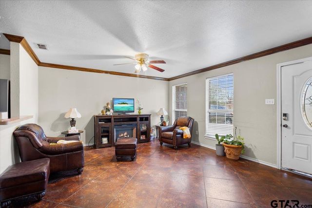 15389 Oaks West Dr, Tyler, TX 75704