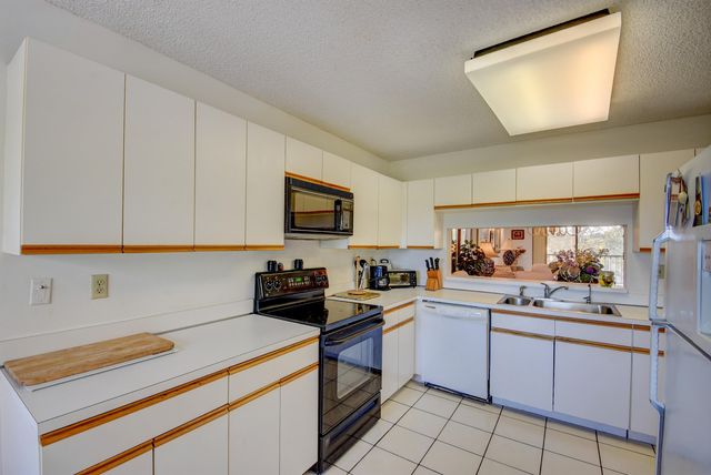 15461 Pembridge Drive 309, Delray Beach, FL 33484