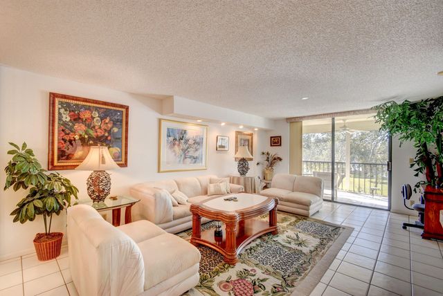 15461 Pembridge Drive 309, Delray Beach, FL 33484
