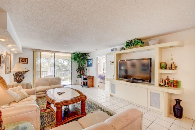 15461 Pembridge Drive 309, Delray Beach, FL 33484