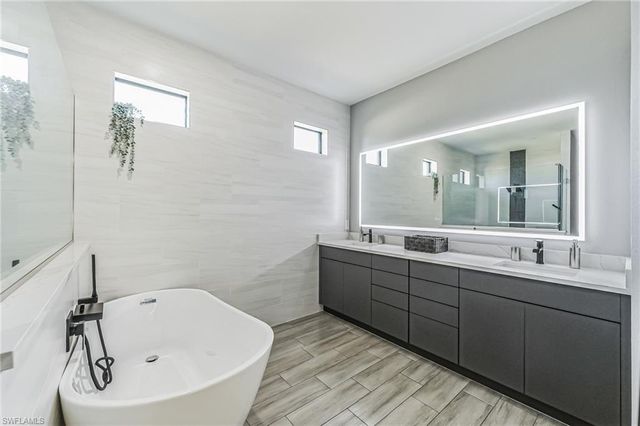 4618 Catalina LN, Bonita Springs, FL 34134