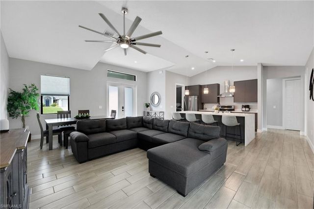 4618 Catalina LN, Bonita Springs, FL 34134