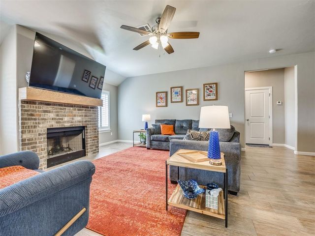 9556 Country Side Lane, Guthrie, OK 73044