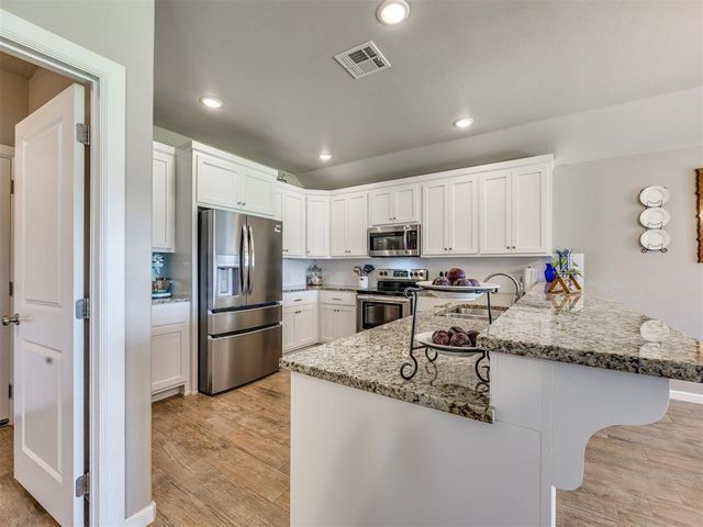 9556 Country Side Lane, Guthrie, OK 73044