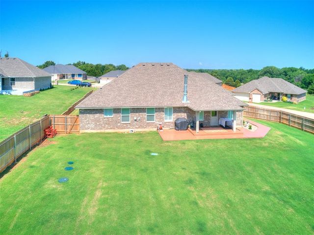 9556 Country Side Lane, Guthrie, OK 73044