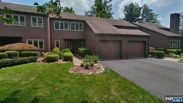 5 S Bayard Lane, Mahwah, NJ 07430