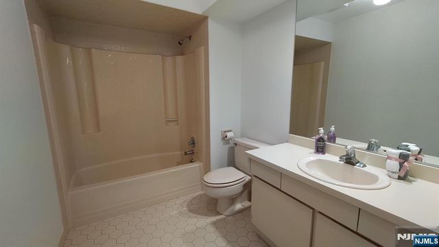 5 S Bayard Lane, Mahwah, NJ 07430