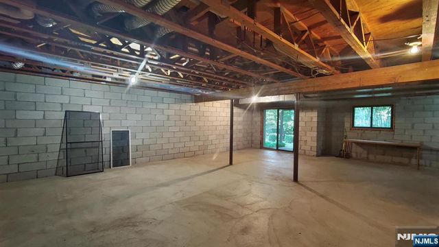 5 S Bayard Lane, Mahwah, NJ 07430