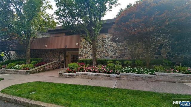 5 S Bayard Lane, Mahwah, NJ 07430