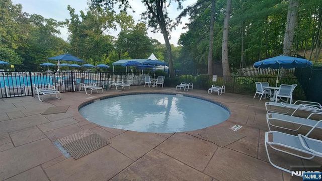 5 S Bayard Lane, Mahwah, NJ 07430