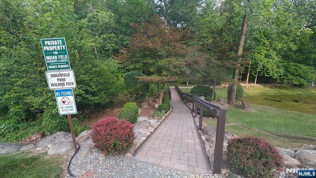 5 S Bayard Lane, Mahwah, NJ 07430