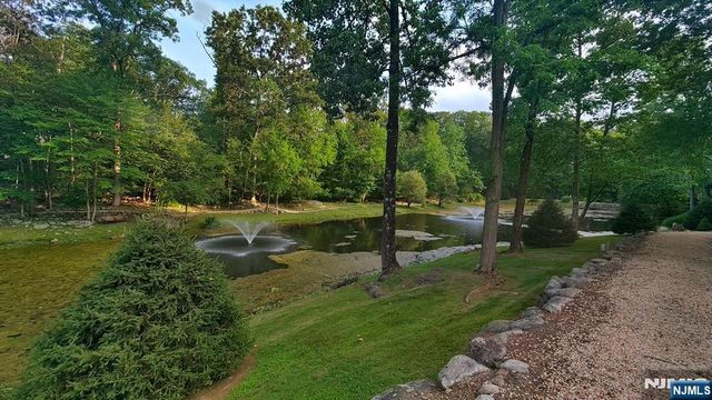 5 S Bayard Lane, Mahwah, NJ 07430