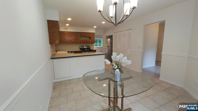 5 S Bayard Lane, Mahwah, NJ 07430