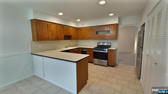 5 S Bayard Lane, Mahwah, NJ 07430