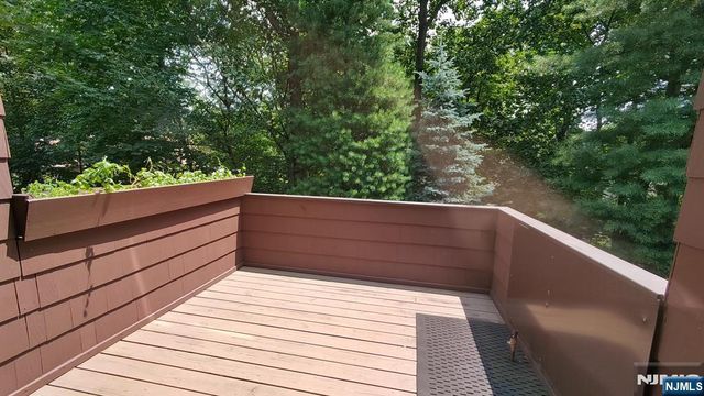 5 S Bayard Lane, Mahwah, NJ 07430