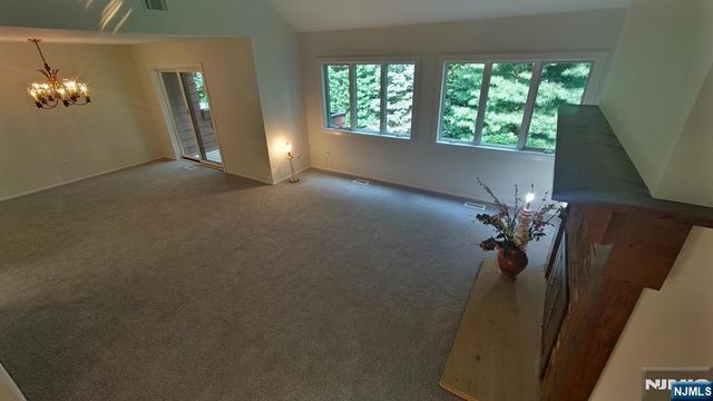 5 S Bayard Lane, Mahwah, NJ 07430