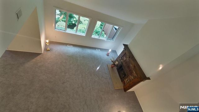 5 S Bayard Lane, Mahwah, NJ 07430