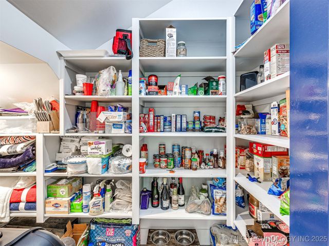 37 Redbud Street, Carlton Landing, OK 74432